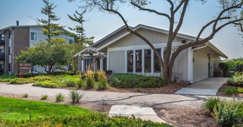 Lakeside Apartments | Wheaton, IL - Photo Gallery 35