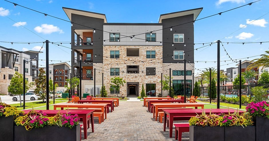 Hue on Greenhouse I Houston, TX