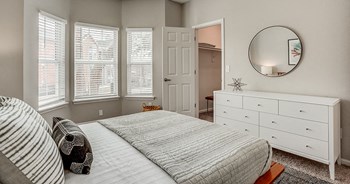 7831 NW Roanridge Rd 1-2 Beds Apartment for Rent - Photo Gallery 4
