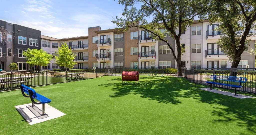 Crest at Park Central | Dallas, TX