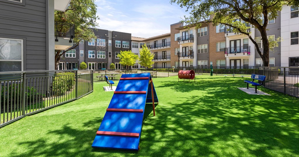 Crest at Park Central | Dallas, TX