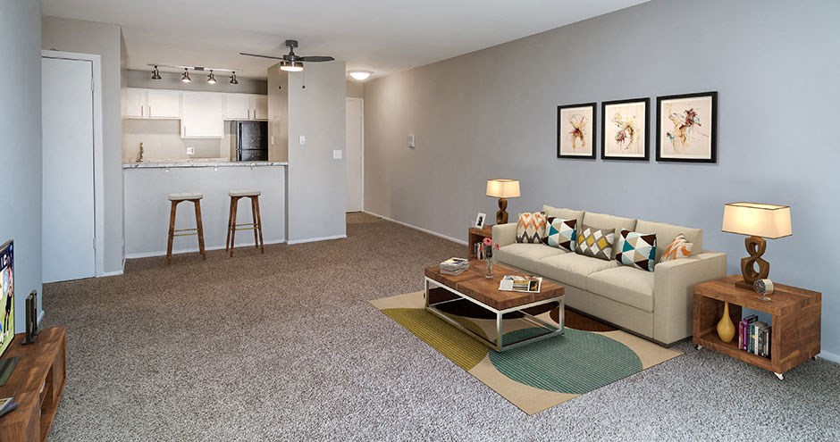 Grand Oaks Gurnee, IL  60031 Living Room