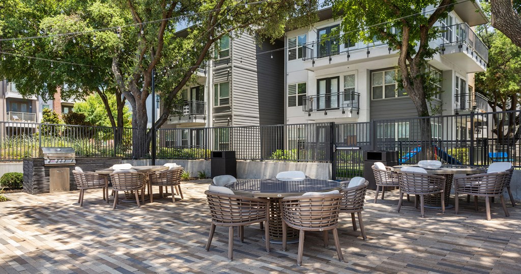 Crest at Park Central | Dallas, TX