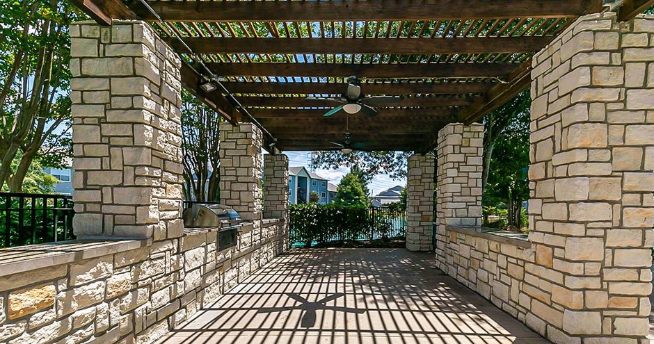 Willow Lake Apartments outdoor kitchen Katy, Texas