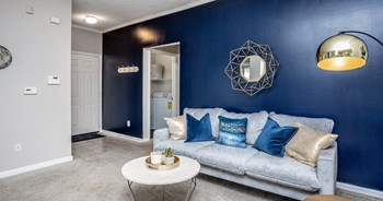 High House at Cary Apartments | Cary, NC - Photo Gallery 3