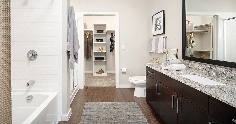 The Kennedy Apartments Bath, San Antonio, TX