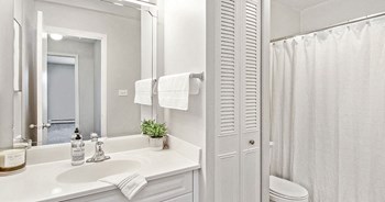 Lakeside Apartments | Wheaton, IL - Photo Gallery 22