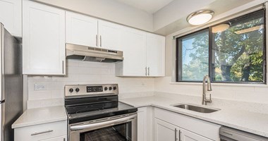 Lakeside Apartments | Wheaton, IL
