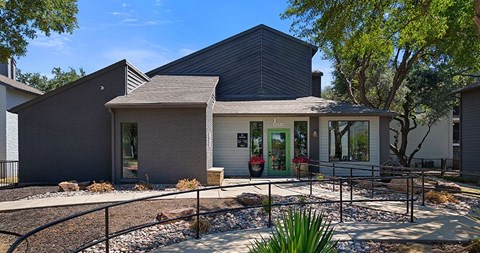 Birch Apartment Homes | Dallas, TX