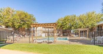 Stone Creek Apartment Homes | Midland, TX - Photo Gallery 16