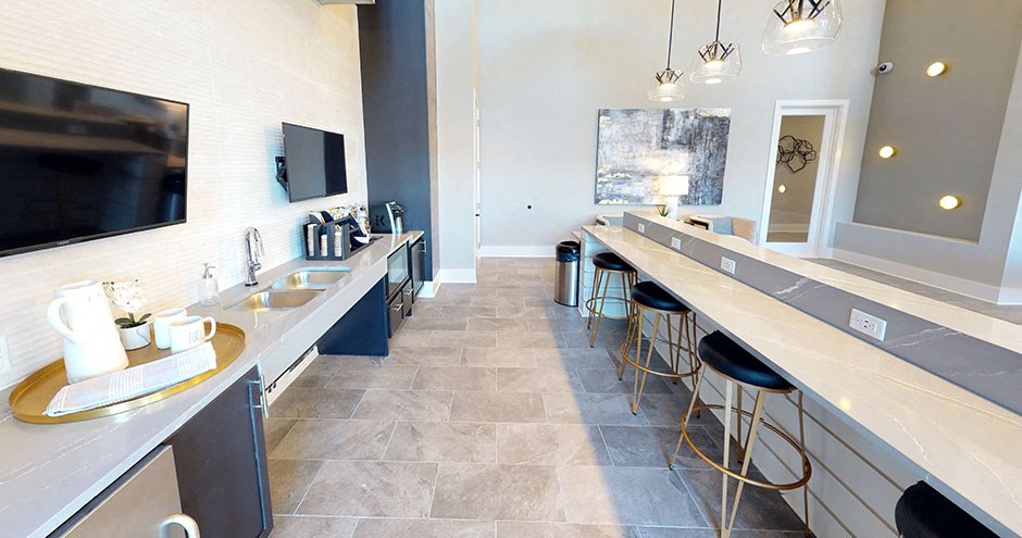 The Manhattan on the River| Dayton, KY