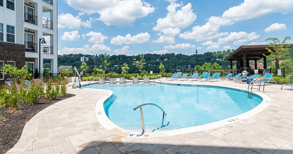 The Manhattan on the River| Dayton, KY