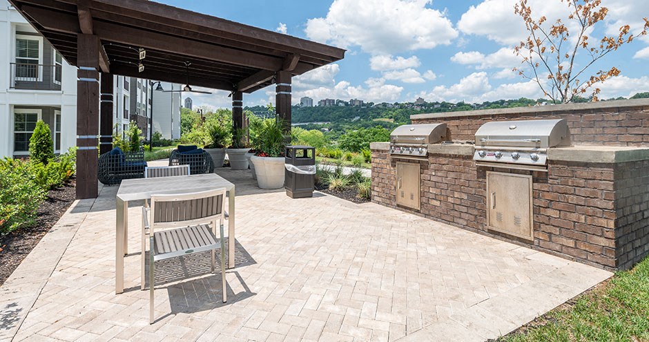 The Manhattan on the River| Dayton, KY