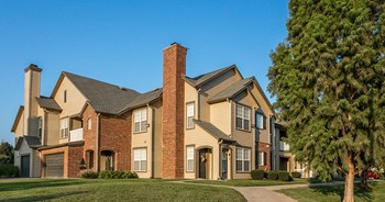 1318 SW Manor Lake Dr 1-3 Beds Apartment for Rent - Photo Gallery 2