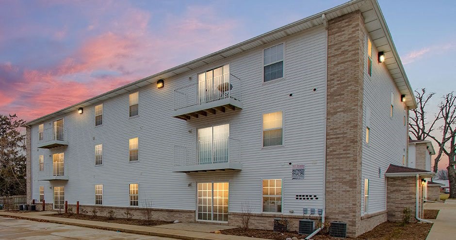 Oak Creek Crossing Living Room Bloomington, IL