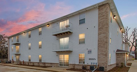 Oak Creek Crossing Living Room Bloomington, IL