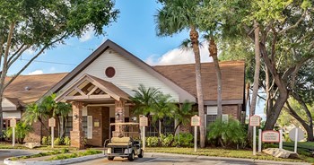 Oaks of Woodland Park | Tampa, FL - Photo Gallery 4