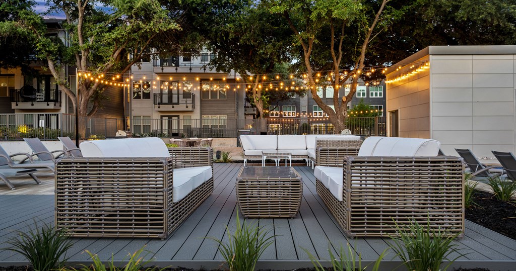 Crest at Park Central | Dallas, TX