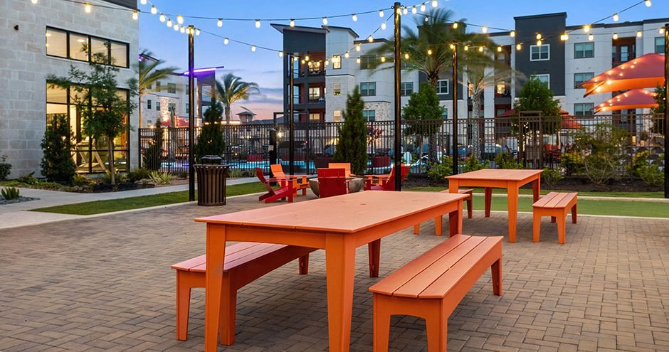 Hue on Greenhouse I Houston, TX