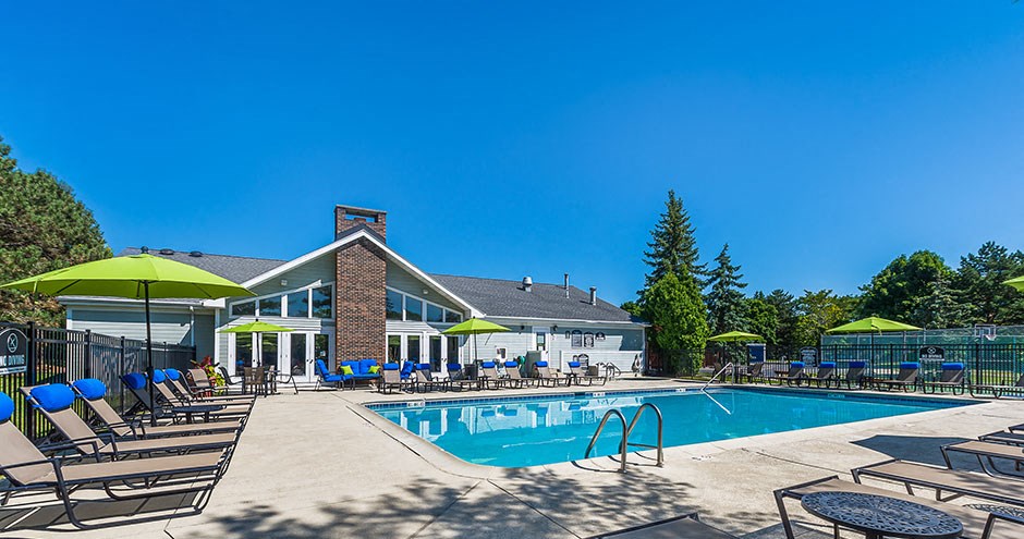 Pembrook | Gurnee, IL | Pool View