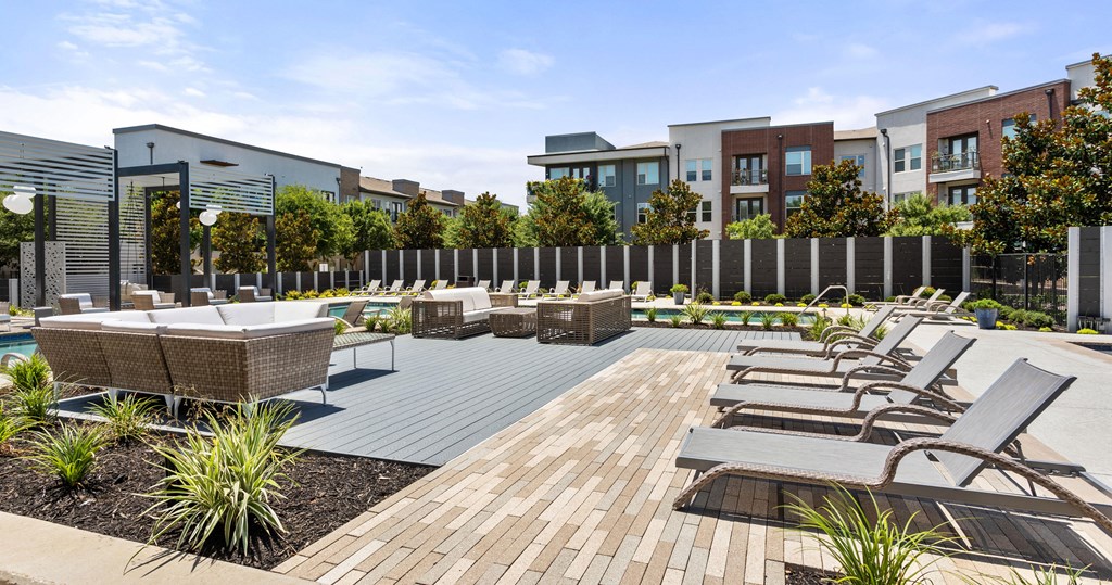 Crest at Park Central | Dallas, TX