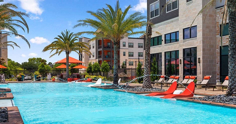 Hue on Greenhouse I Houston, TX