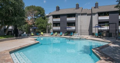 The Henry B Apartments | San Antonio, TX