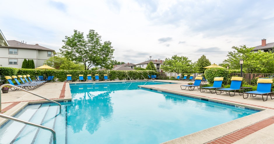 Woodlake Apartments | Gurnee, IL
