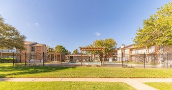 Stone Creek Apartment Homes | Midland, TX - Photo Gallery 12