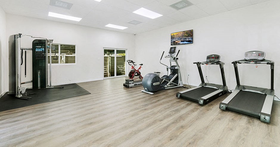 the gym at the monarch luxury apartments in des moinesaz