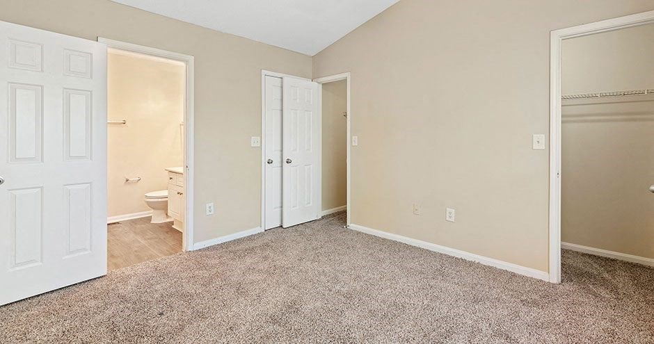 an empty bedroom with a toilet and a closet