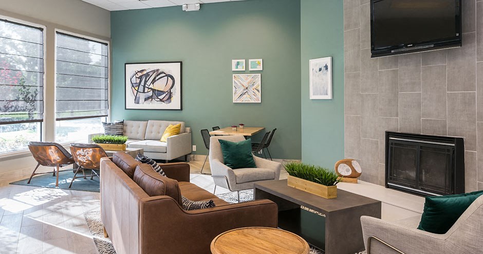 Vicino on the Lake Apartments | Creve Coeur, MO