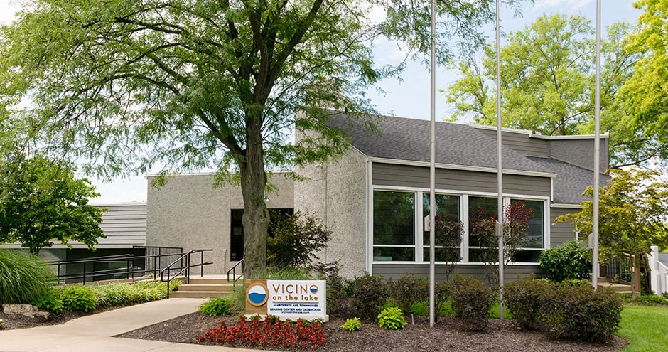 Vicino on the Lake Apartments | Creve Coeur, MO