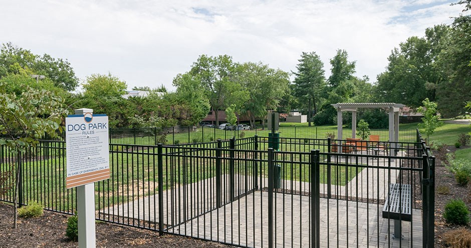 Vicino on the Lake Apartments | Creve Coeur, MO