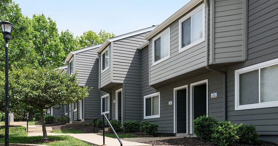 Vicino on the Lake Apartments | Creve Coeur, MO