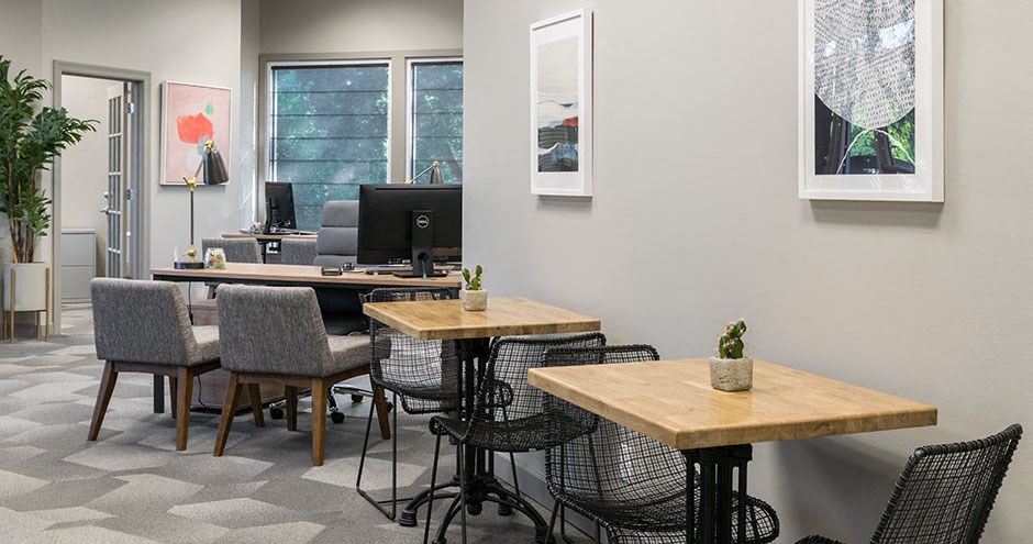 Vicino on the Lake Apartments | Creve Coeur, MO