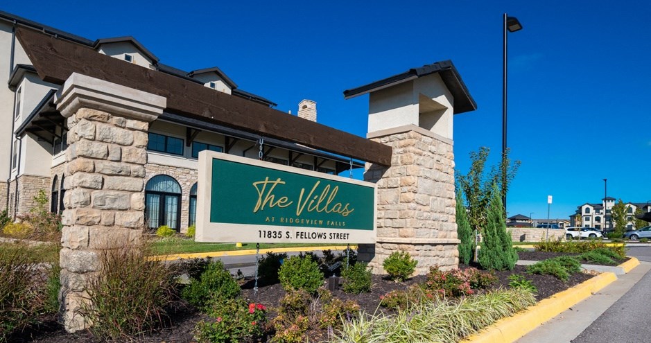 Villas at Ridgeview Falls| Olathe, KS