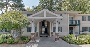 Woodshire Apartments | Virginia Beach, VA - Photo Gallery 5