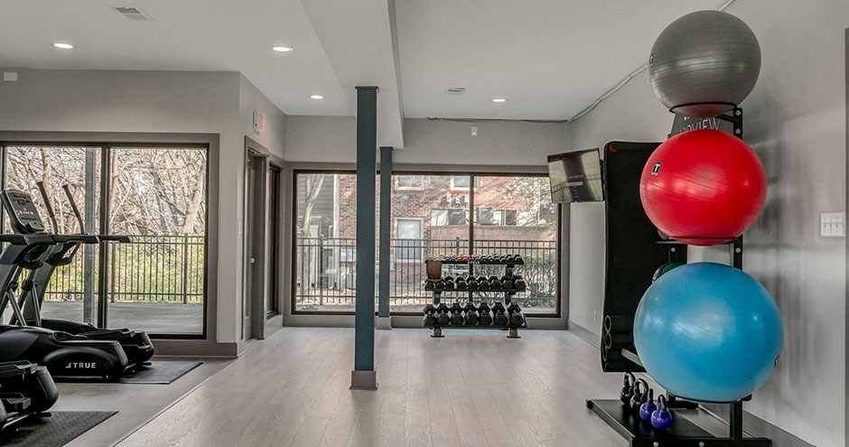 the gym at the monarch apartments