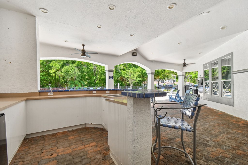 Outdoor kitchen at Portofino Apartment Homes, Florida, 33647-3412