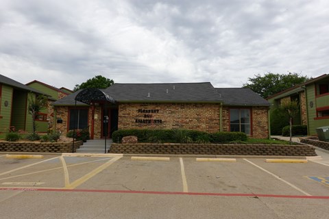2525 W. Pleasant Run Rd. 1-2 Beds Apartment for Rent