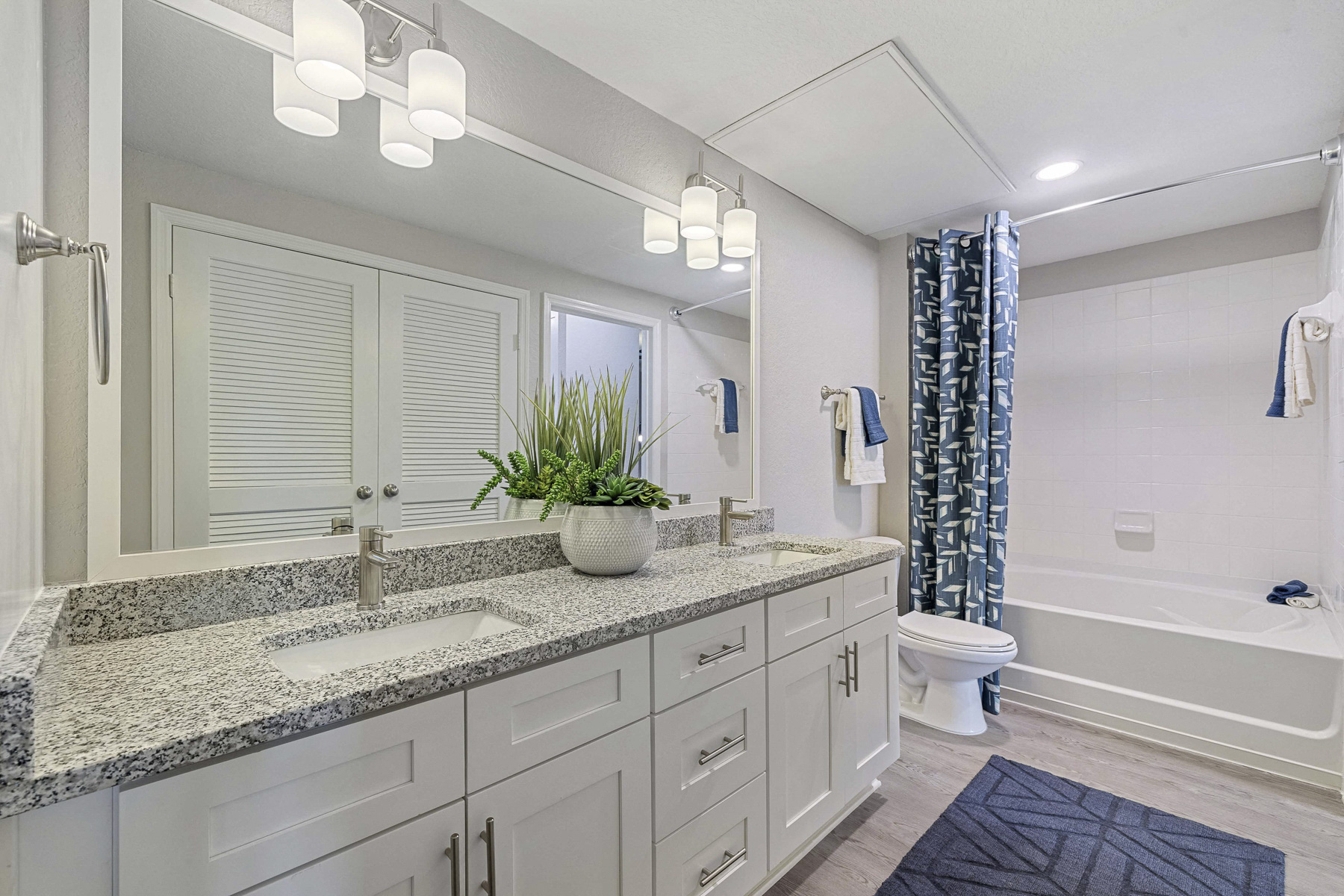 Upgraded Apartments Near Orlando Airport - Reserve at Beachline - bathrooms