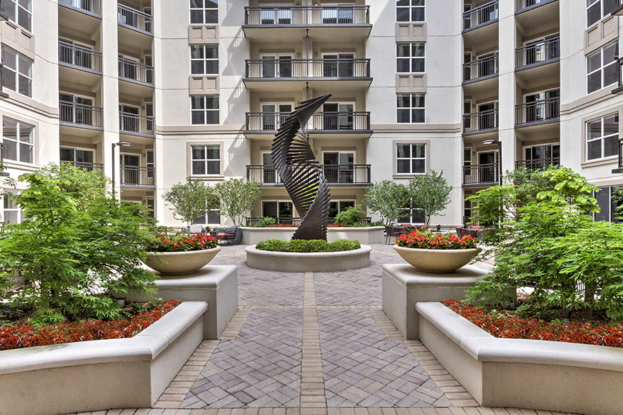 The Encore SouthPark - Charlotte, NC - courtyard