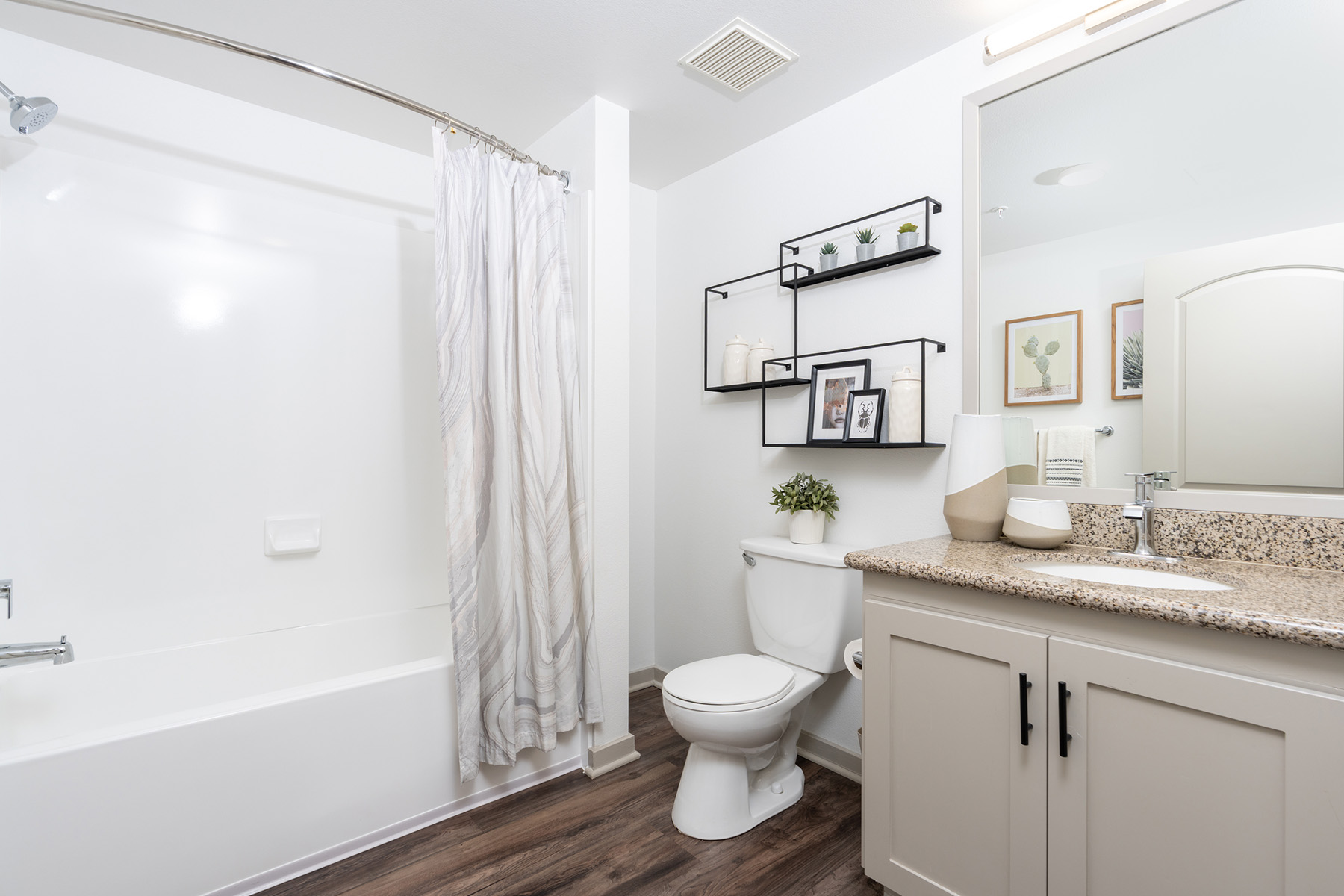 Pet Friendly Apartments near Miramar - Mira Bella - Bathroom