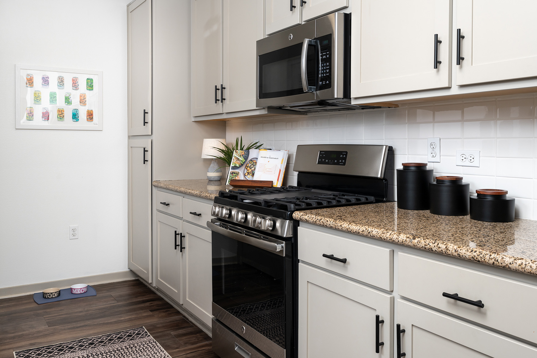 Kearny Mesa Apartments in San Diego - Mira Bella - Kitchen