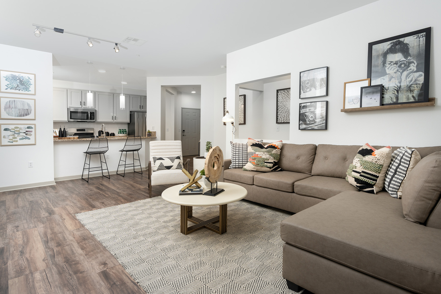 Miramar apartments for rent in San Diego near Qualcomm - Mira Bella Apartments - Living Room