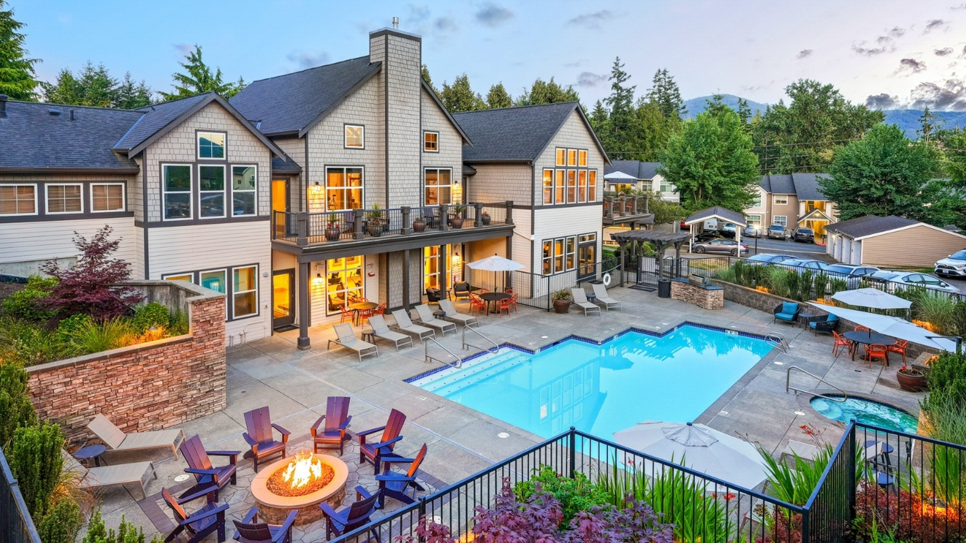 Pet Friendly Apartments in Issaquah - The Timbers at Issaquah Ridge - Pool
