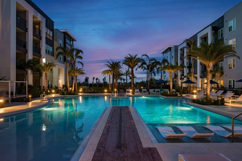 The Residence Peninsula Apartments in Tampa, FL - Pool