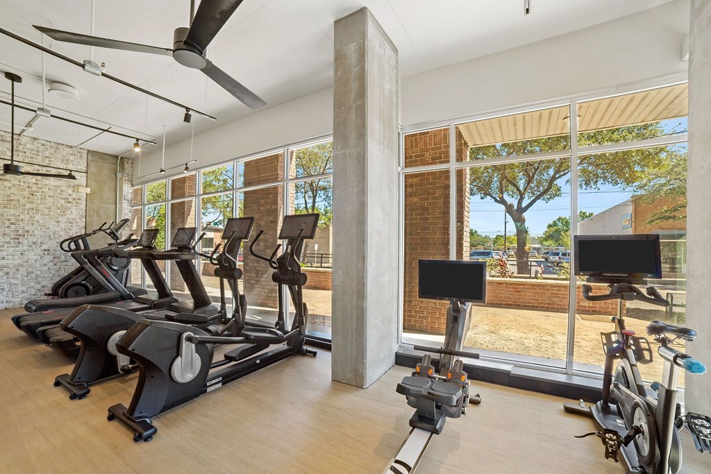 Midtown Houston Apartments - 2125 Yale - Fitness Center