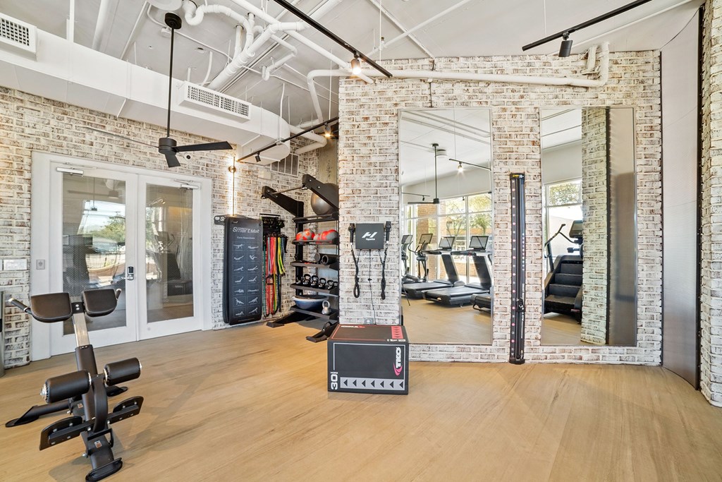 Apartments for rent in the heights - 2125 Yale 24 hour Fitness Center